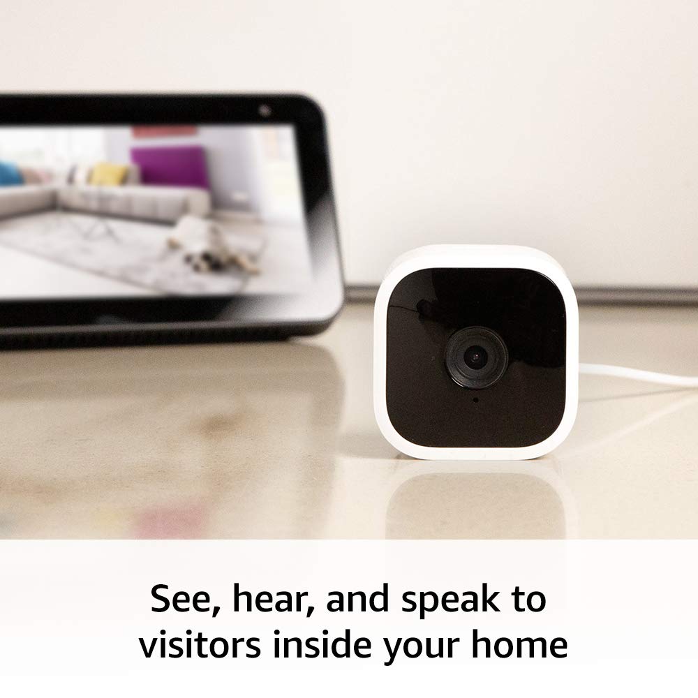 Умная камера безопасности Amazon Blink Mini работает с Alexa