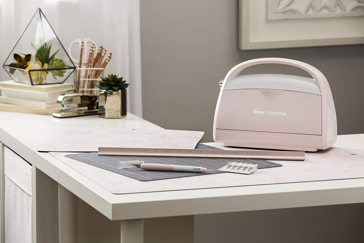 Cricut TrueControl Knife Kit - For Use As a Precision Knife, Craft knife, Carving Knife and Hobby Knife - Comes With 5 Spare Blades