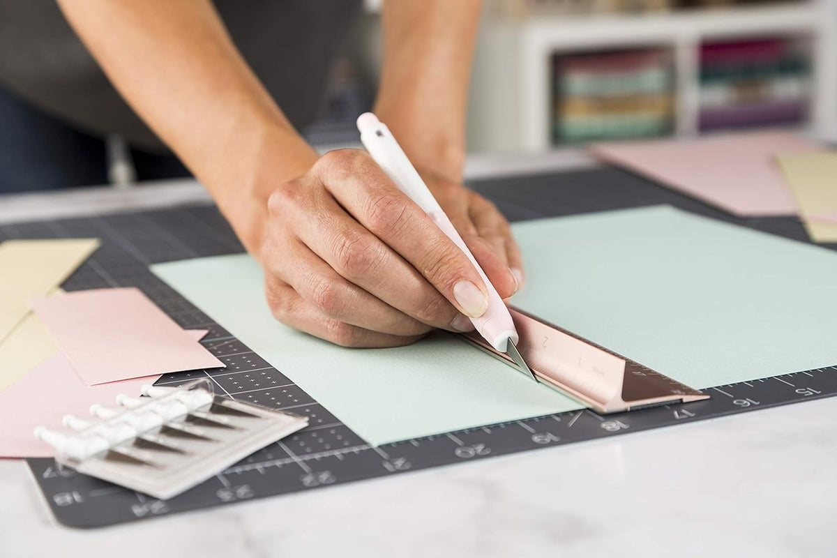 Cricut TrueControl Knife Kit - For Use As a Precision Knife, Craft knife, Carving Knife and Hobby Knife - Comes With 5 Spare Blades