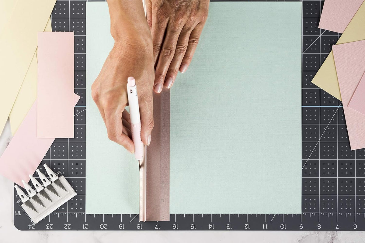 Cricut TrueControl Knife Kit - For Use As a Precision Knife, Craft knife, Carving Knife and Hobby Knife - Comes With 5 Spare Blades
